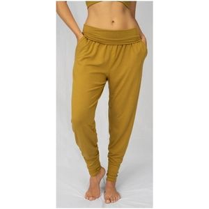 New, Imodhi set Pippa harem. Chartreuse. Size small.